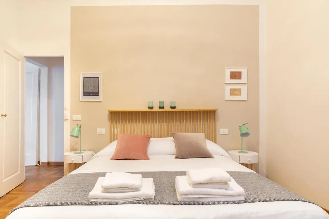 Apartment La Casa Del Murales Per 6 Persone Vicino Al Mercato Florence Italy